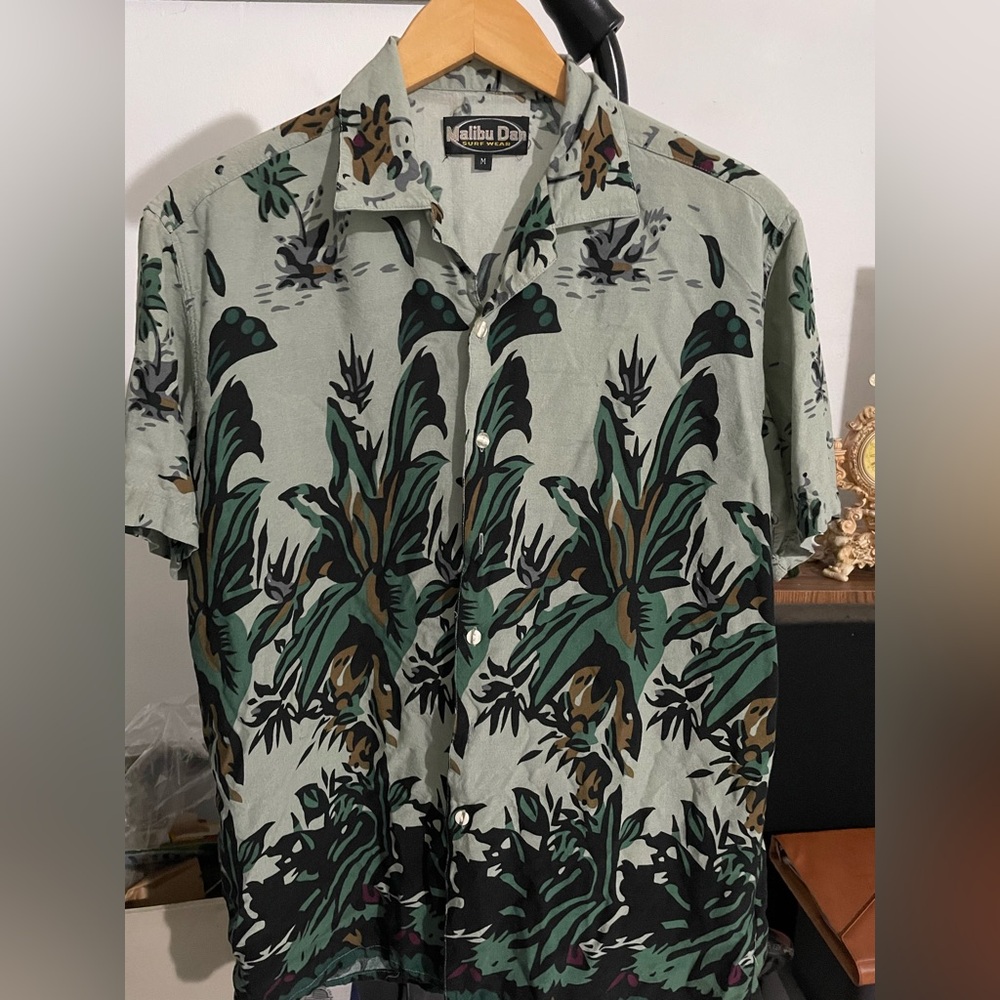 Malibu Dan Surf Wear short sleeve button up shirt